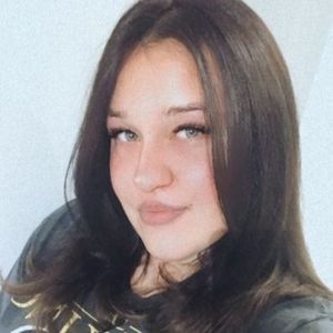 Meet your Posher, Stella